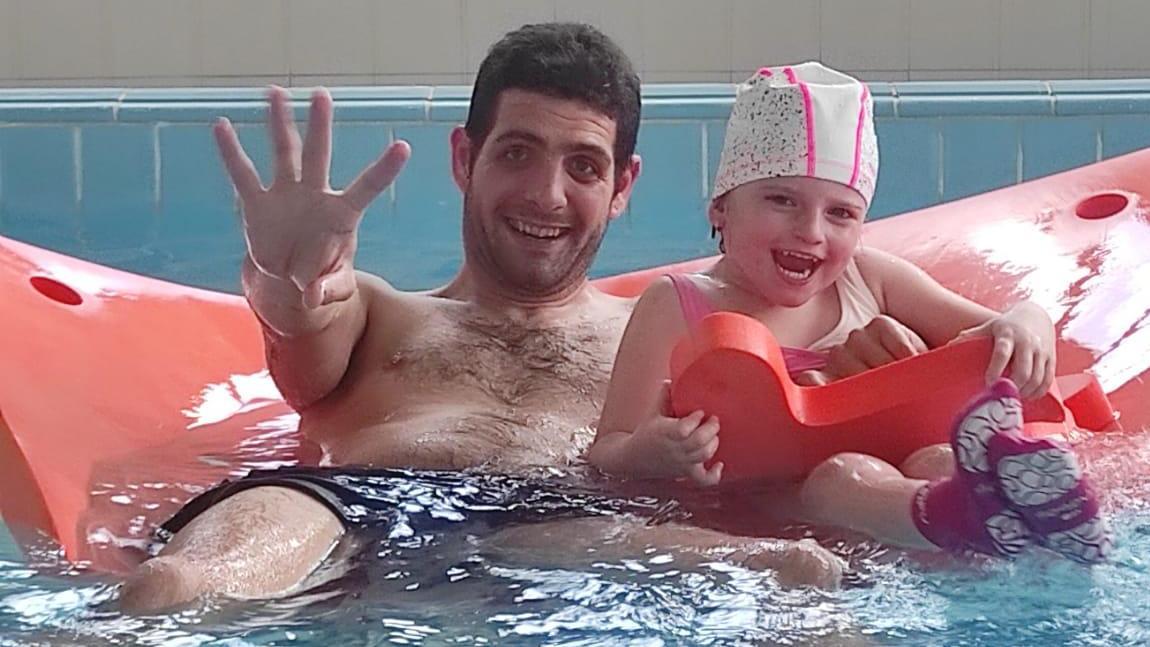 "Chapuzones con alegría" - Terapia acuática para niños con movilidad reducida y discapacidad