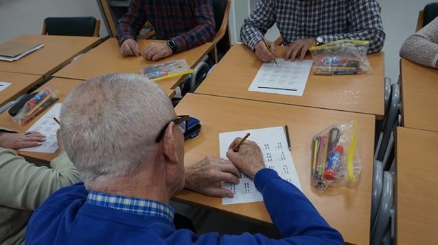 Estimulación activa para personas con alzhéimer mediante atención integral a pacientes y familiares
