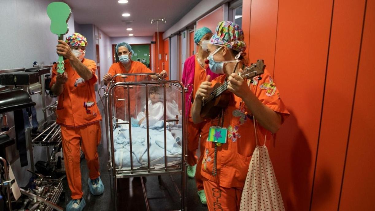 Programa de acompañamiento en el área quirúrgica pediátrica del Hospital Universitario Son Espases