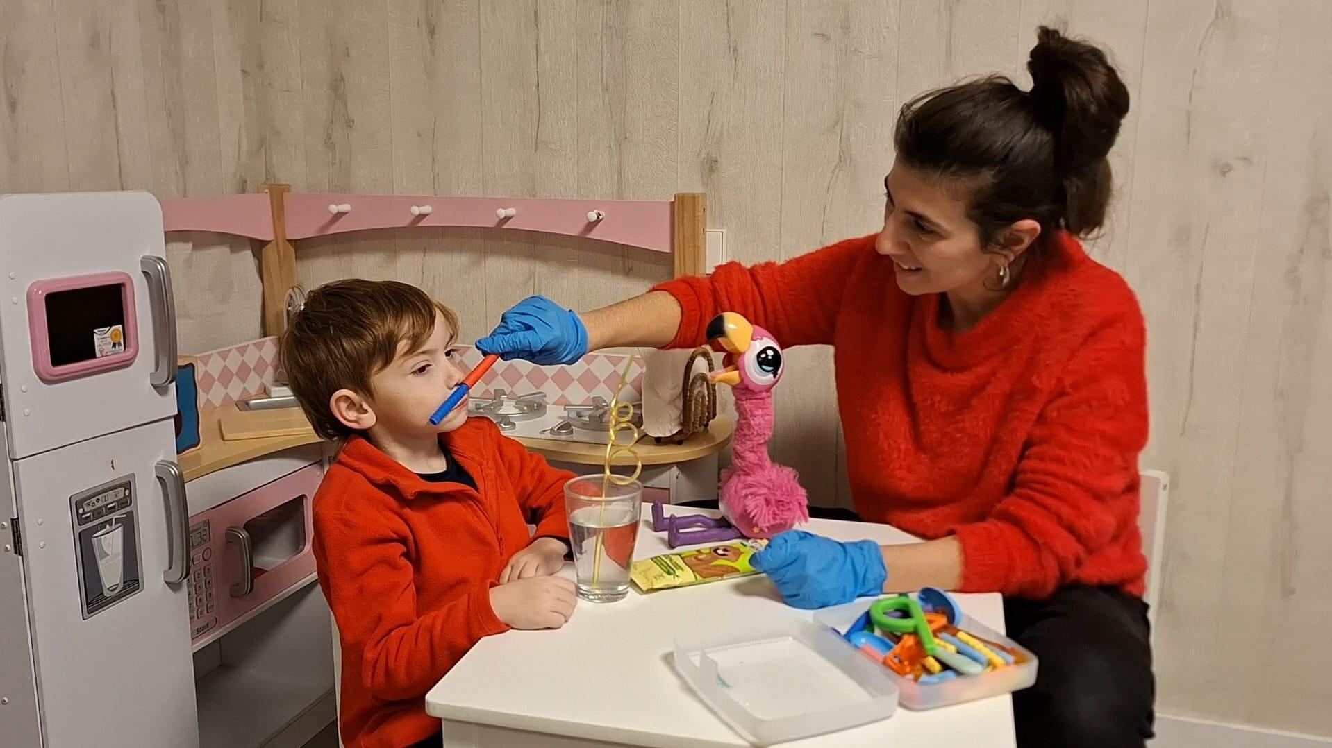 'Volver a aprender a comer' - Programa de logopedia para niños y niñas con fallo intestinal