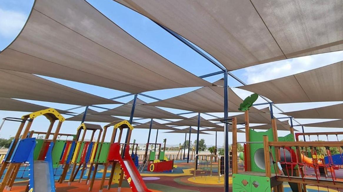 Protección solar y limpieza parques infantiles