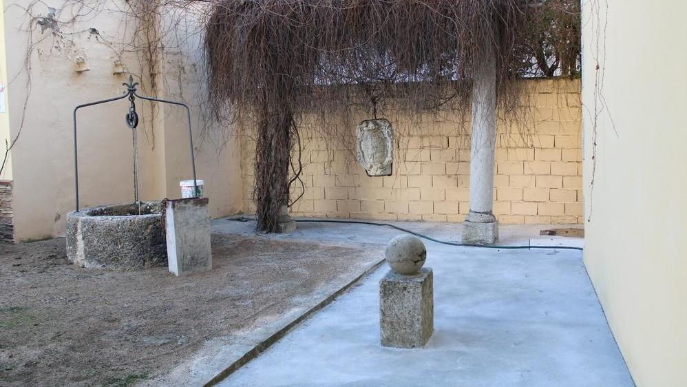 Adecentado patio Casa Parada y accesibilidad al torreón