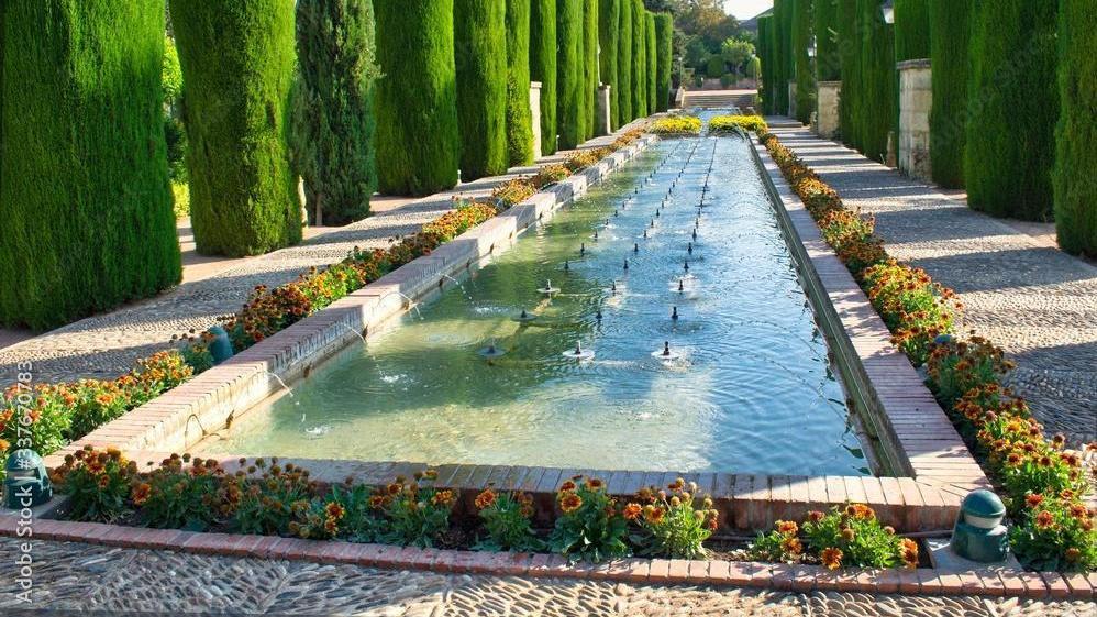 FUENTE ORNAMENTAL - PLAZA DEL AYUNTAMIENTO